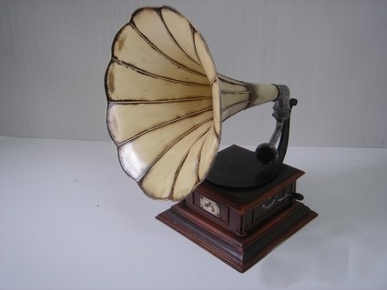 Gramofon (fonograf) značky Edison z roku 1911